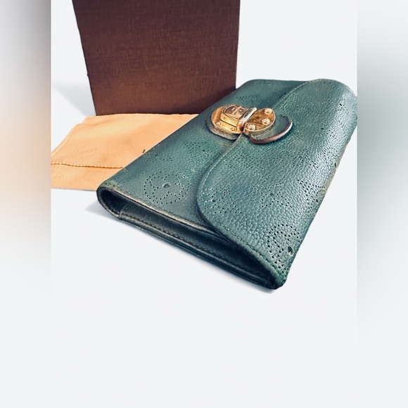 Authentic LOUIS VUITTON Monogram MAHINA Leather Green Wallet organizer With Box - Picture 9 of 10